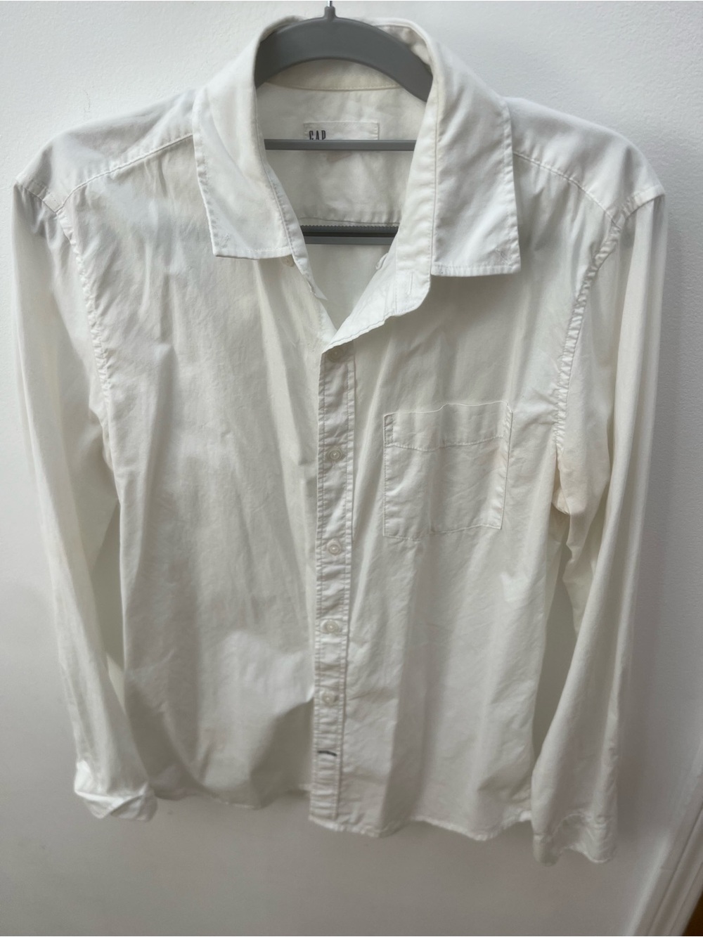 GAP Men’s Cream Long-Sleeve Button-Down Shirt